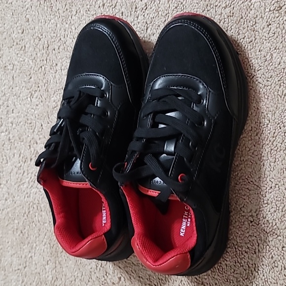 NWOT Kenneth Cole Boys Shoes Size 5 - Picture 2 of 3